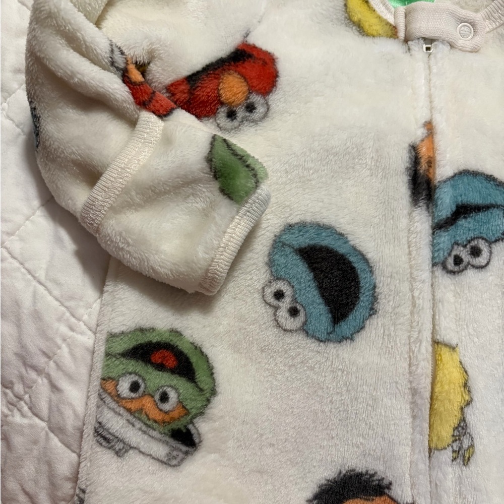 Sesame Street Fleece Baby Footie Sleeper w/ Covered Mittens size 0-3 Months NWOT - Picture 3 of 15
